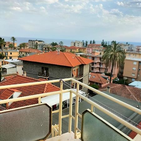 Attico Con Vista Mozzafiato Lejlighed Bordighera Eksteriør billede
